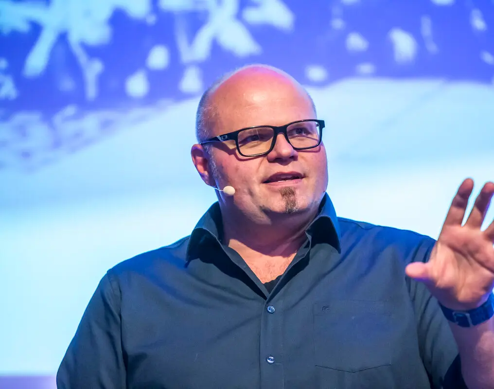 Achim Wiedemann auf der Bühne